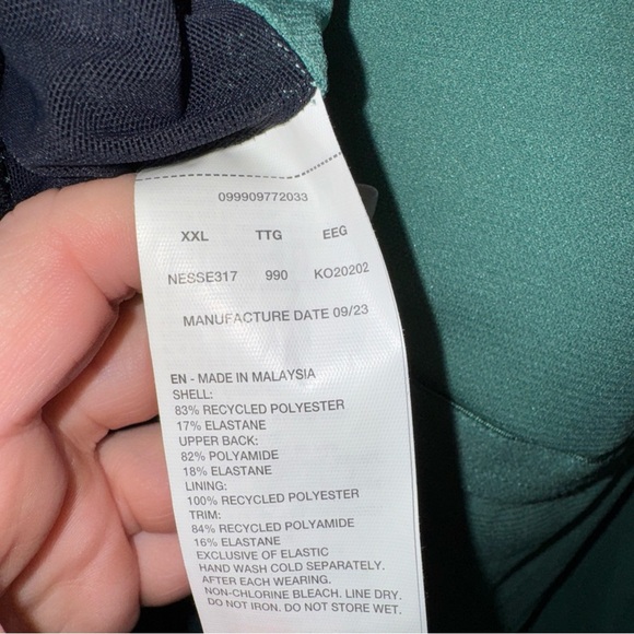 Nike Keyhole Back One Piece Swimsuit NWT - Picture 6 of 6